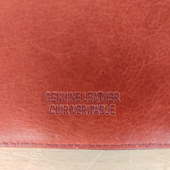 (2 for $20) Lucent Canada large red leather wallet - Picture 3 of 8